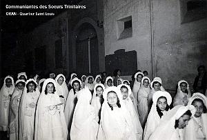 Oran - Quartier Saint-Louis - Communiantes Soeurs Trinitaires